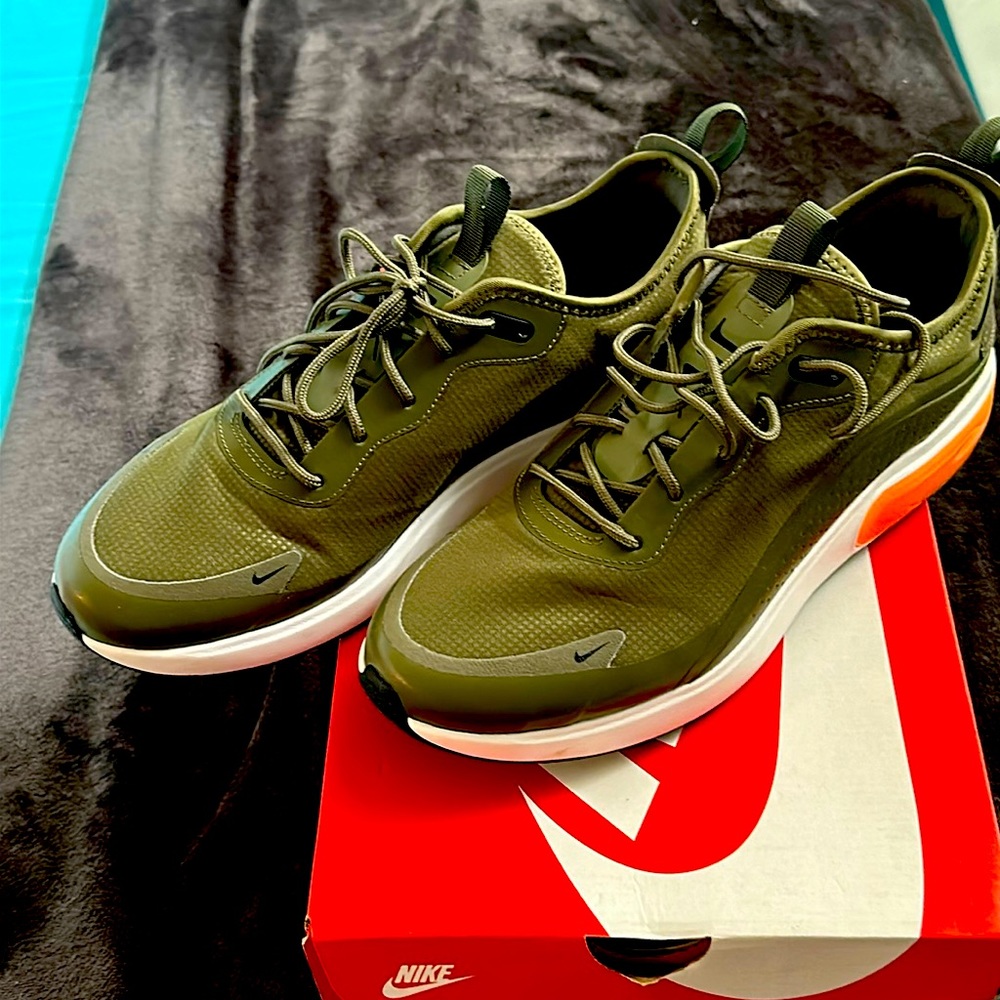 Nike Air Max Dia worn once